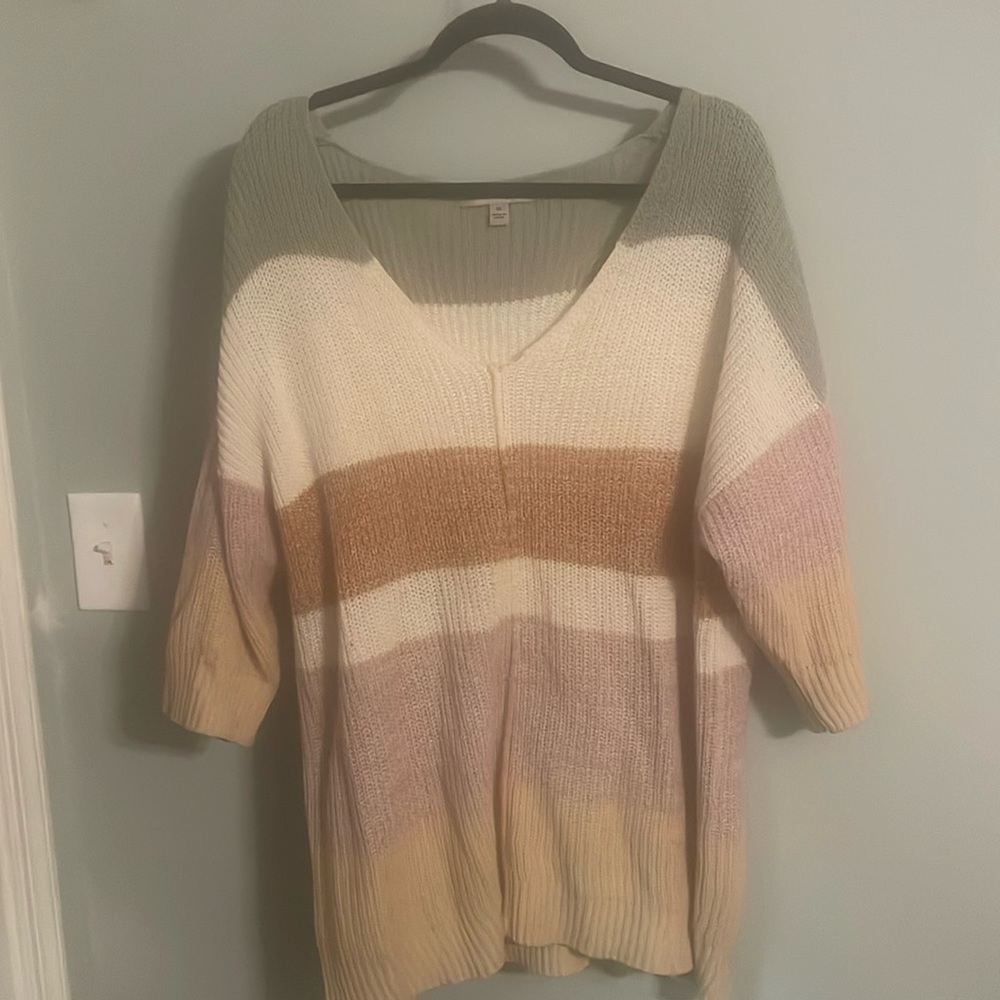 Multi colored quarter sleeve sweater